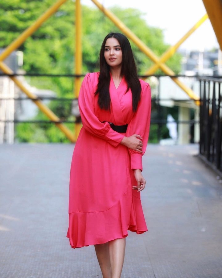 Stunning Pujita Ponnada in Pink.