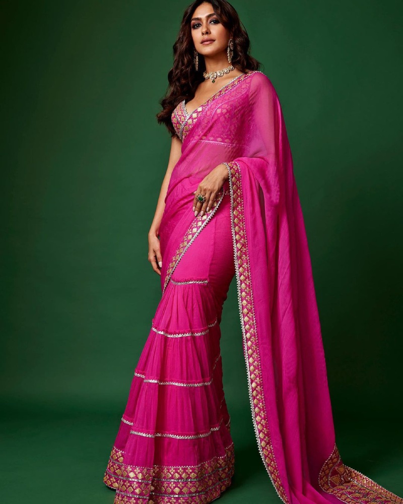 Stunning Mrunal Thakur