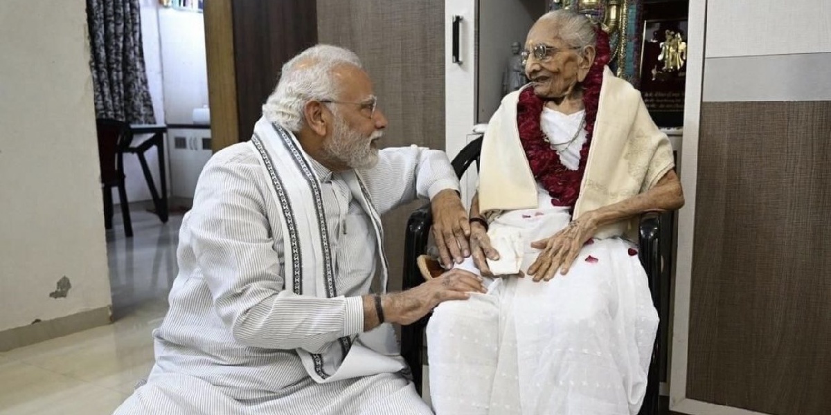 PM Modi and his later mother