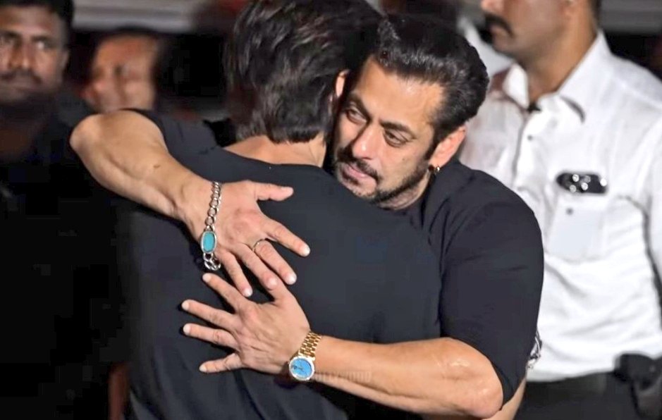 Salman and SRK's hug